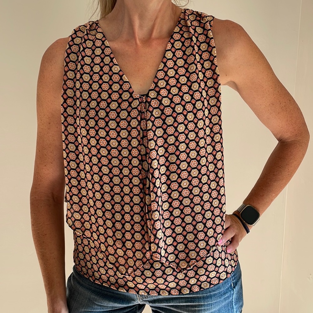 Rose & Olive V-neck Sleeveless Blouse Geometric Floral Layered Flowy Size XS